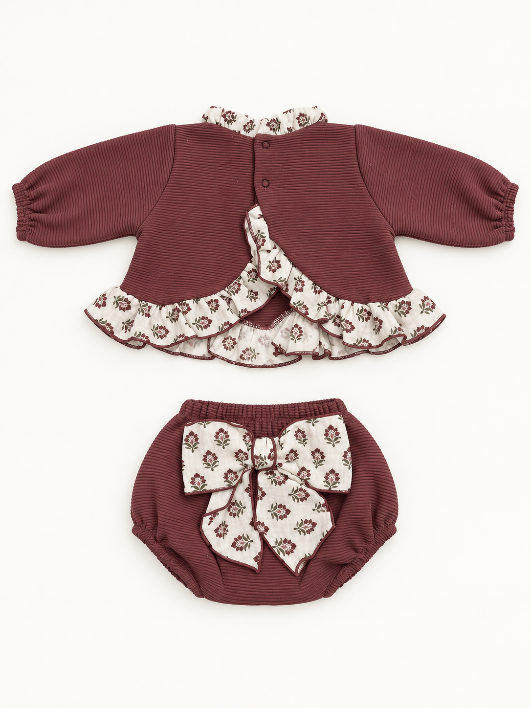 Conjunto de bebé granate con detalles florales