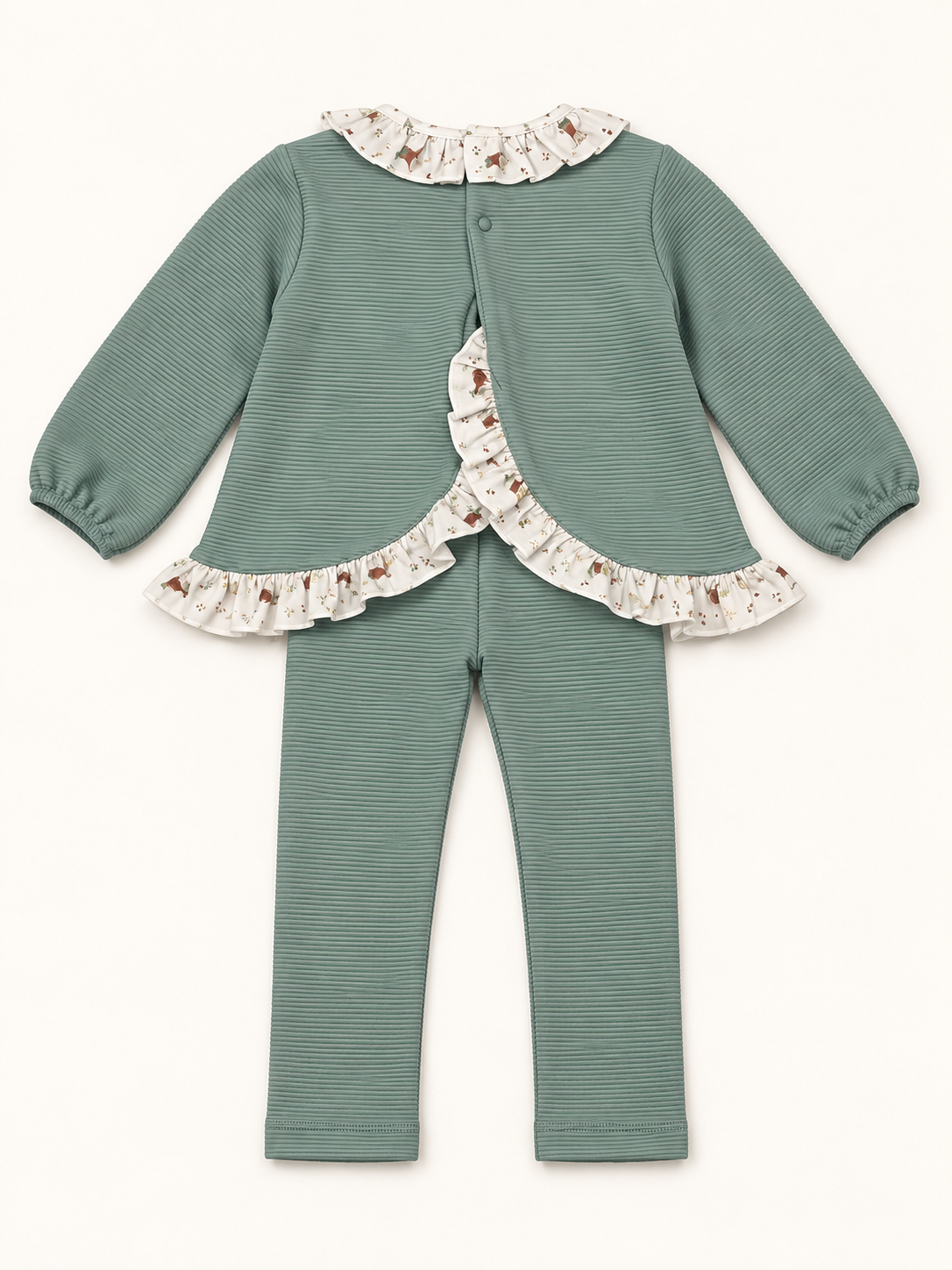 Conjunto de niña verde con volantes florales