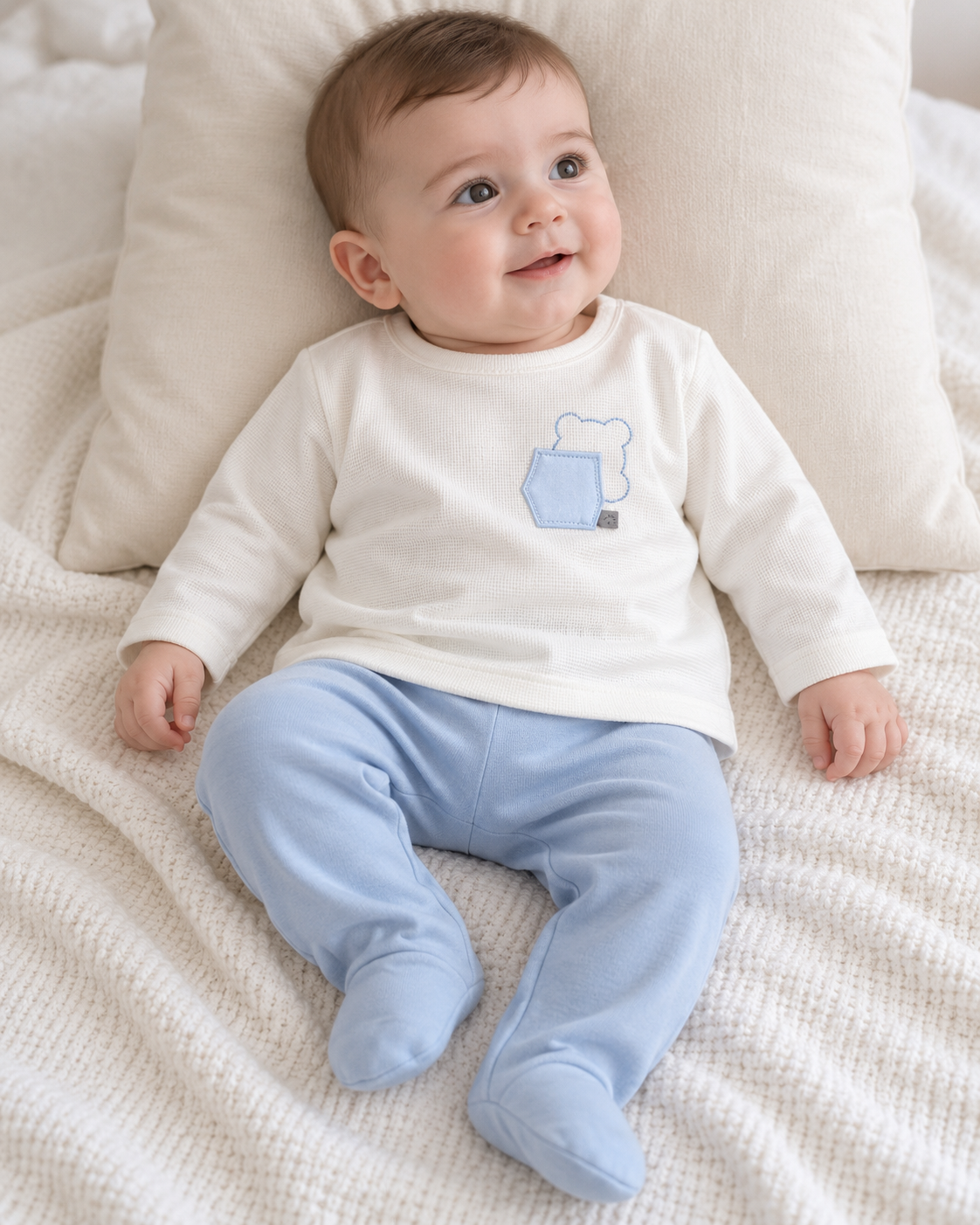 Conjunto de bebé con polaina azul