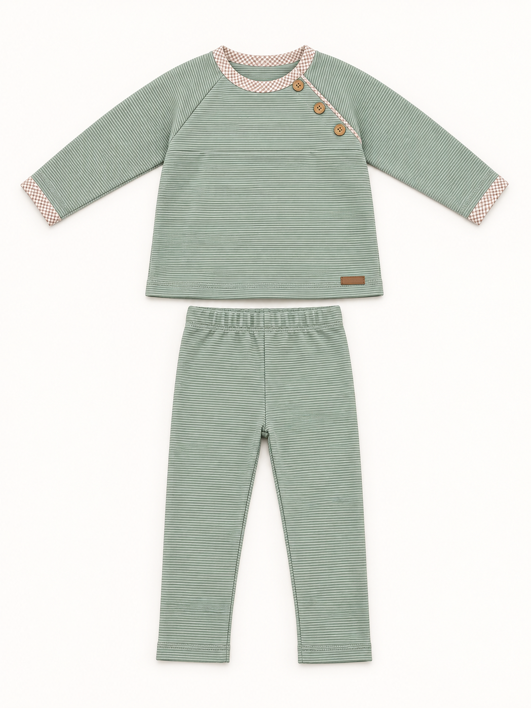 Conjunto de niña verde con cuello y puños claros