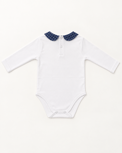 Body de bebé blanco con cuello azul marino