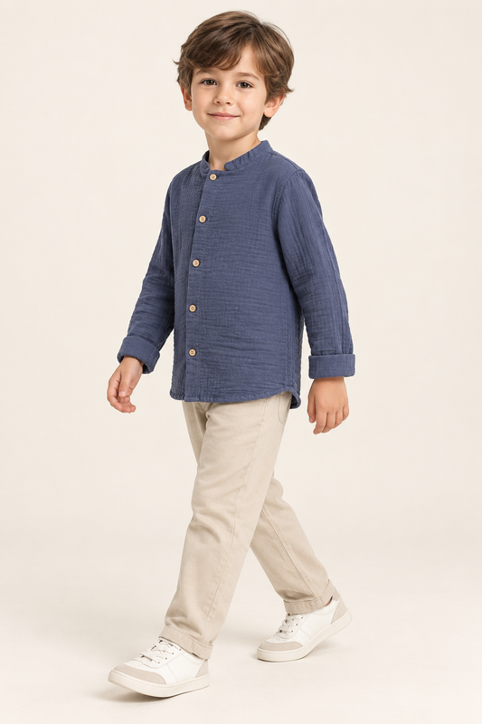 Camisa de niño azul marino con cuello mao
