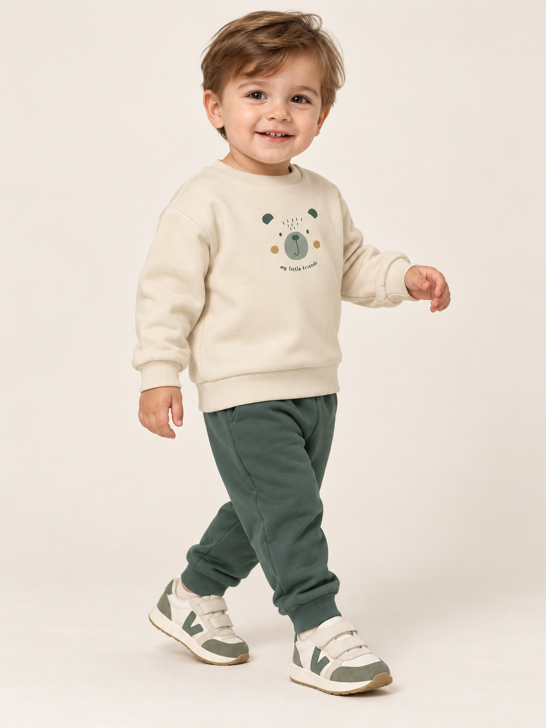 Chándal de niño con oso y pantalón verde