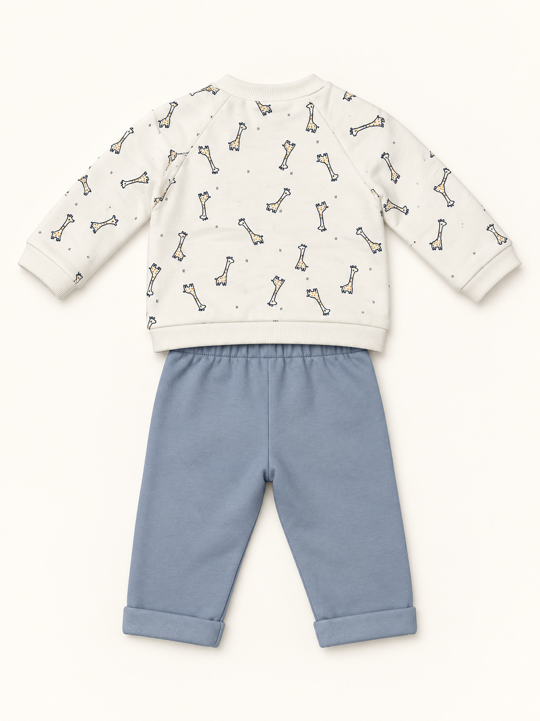 Conjunto de bebé con jirafas y pantalón azul