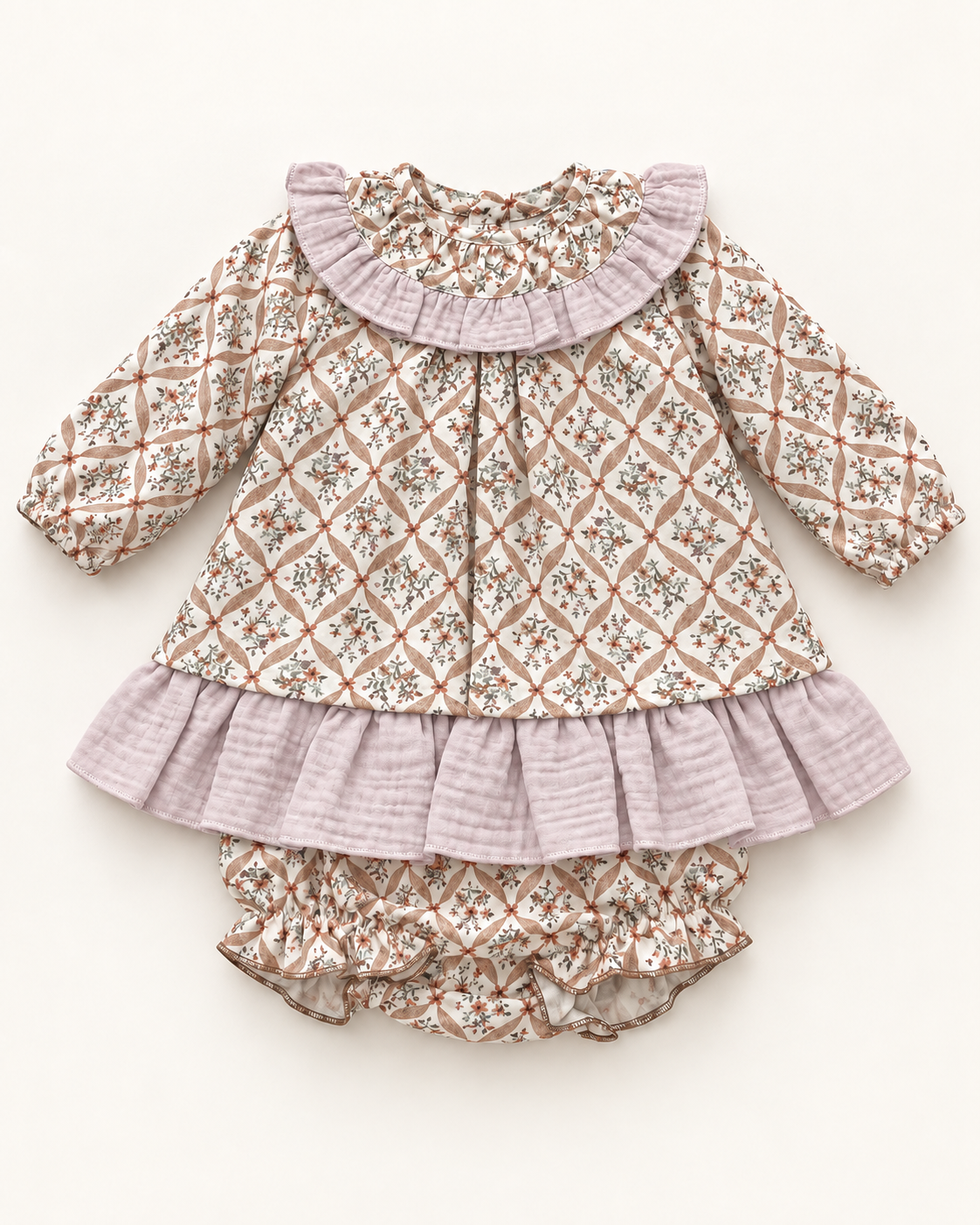 Conjunto de bebé estampado con volantes lila