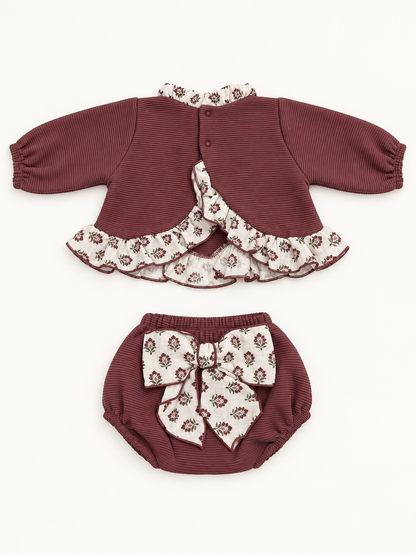 Conjunto de bebé granate con detalles florales